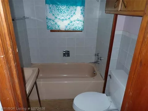 Bath - 508 E Broadway St, Huntington, AR 72940 photo 1 of 1