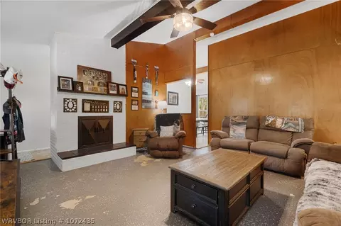 Living - 402 E Ida Ave, Sallisaw, OK 74955 photo 2 of 2