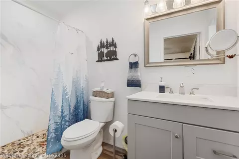 Bath - 402 E Ida Ave, Sallisaw, OK 74955 photo 1 of 3