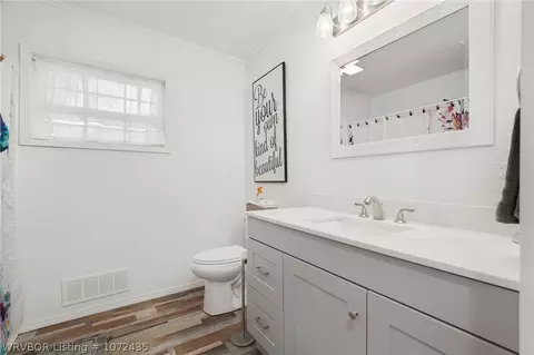 Bath - 402 E Ida Ave, Sallisaw, OK 74955 photo 2 of 3
