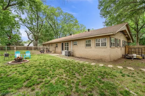 Exterior - 402 E Ida Ave, Sallisaw, OK 74955 photo 3 of 10