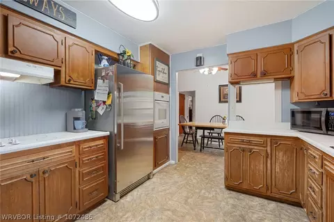 Kitchen - 402 E Ida Ave, Sallisaw, OK 74955 photo 1 of 3