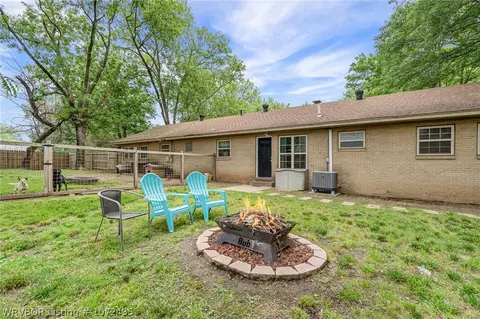 Exterior - 402 E Ida Ave, Sallisaw, OK 74955 photo 2 of 10