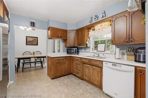 Kitchen - 402 E Ida Ave, Sallisaw, OK 74955 photo 2 of 3