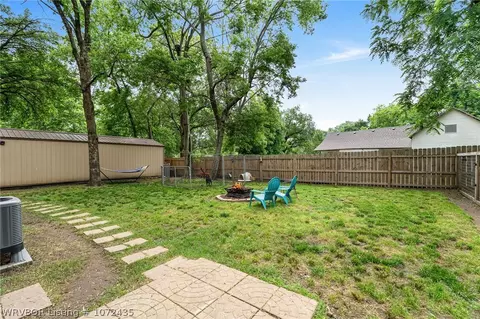 Exterior - 402 E Ida Ave, Sallisaw, OK 74955 photo 6 of 10
