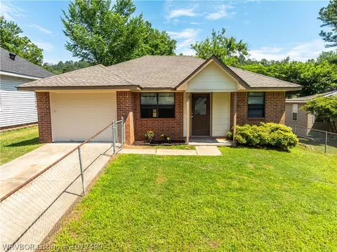 1617 Dechard St, Van Buren, AR 72956