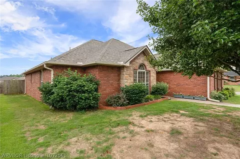 Exterior - 2011 Sitka Ln, Barling, AR 72923 photo 8 of 9