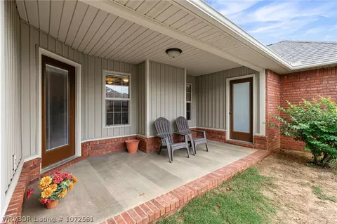 Exterior - 2011 Sitka Ln, Barling, AR 72923 photo 2 of 9