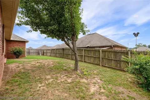 Exterior - 2011 Sitka Ln, Barling, AR 72923 photo 7 of 9