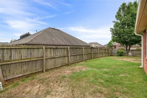Exterior - 2011 Sitka Ln, Barling, AR 72923 photo 4 of 9