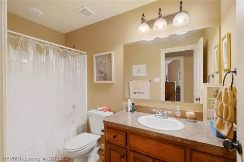 Bath - 2011 Sitka Ln, Barling, AR 72923 photo 1 of 4