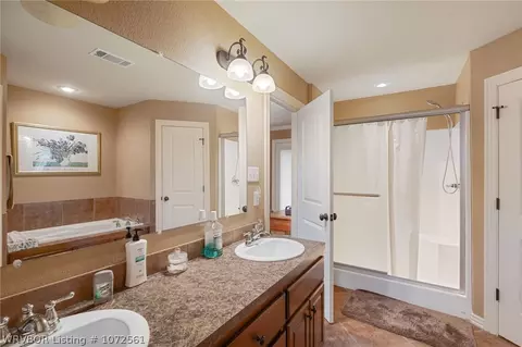 Bath - 2011 Sitka Ln, Barling, AR 72923 photo 4 of 4