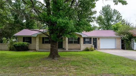203 Countryside Ln, Roland, OK 74954