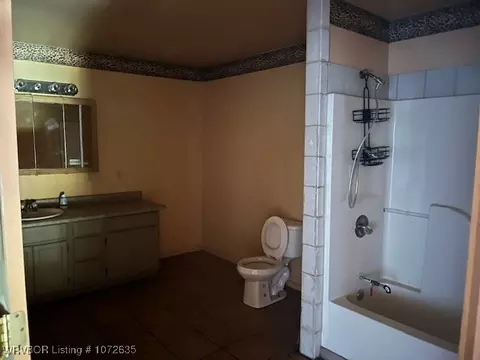 Bath - 465614 E 1095, Gans, OK 74936 photo 1 of 3