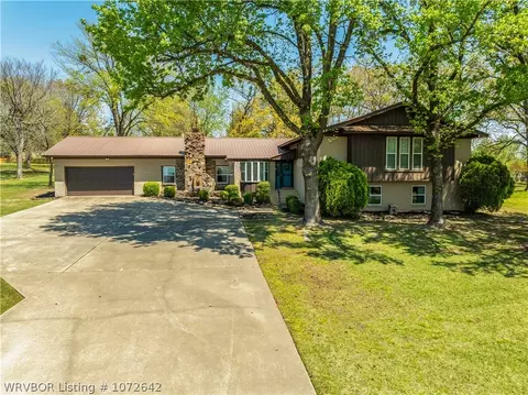 802 Skyline Dr, Van Buren, AR 72956