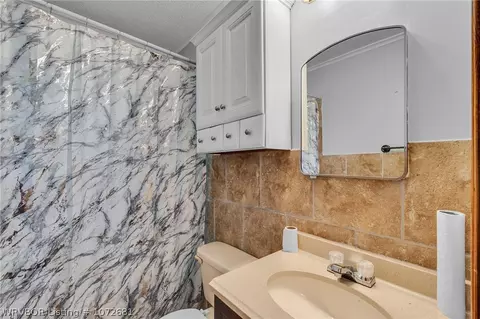 Bath - 3806 Ridgeway Dr, Fort Smith, AR 72904 photo 2 of 2