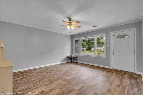Living - 3806 Ridgeway Dr, Fort Smith, AR 72904 photo 2 of 2