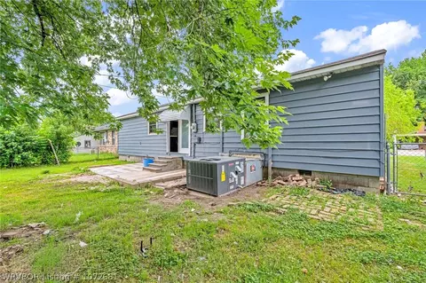 Exterior - 3806 Ridgeway Dr, Fort Smith, AR 72904 photo 4 of 6