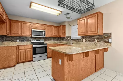 Kitchen - 1504 Rutgers Cir, Fort Smith, AR 72908 photo 2 of 3
