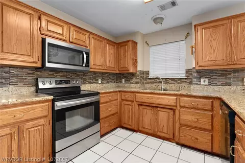 Kitchen - 1504 Rutgers Cir, Fort Smith, AR 72908 photo 1 of 3