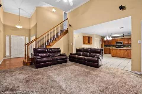 Living - 1504 Rutgers Cir, Fort Smith, AR 72908 photo 2 of 3
