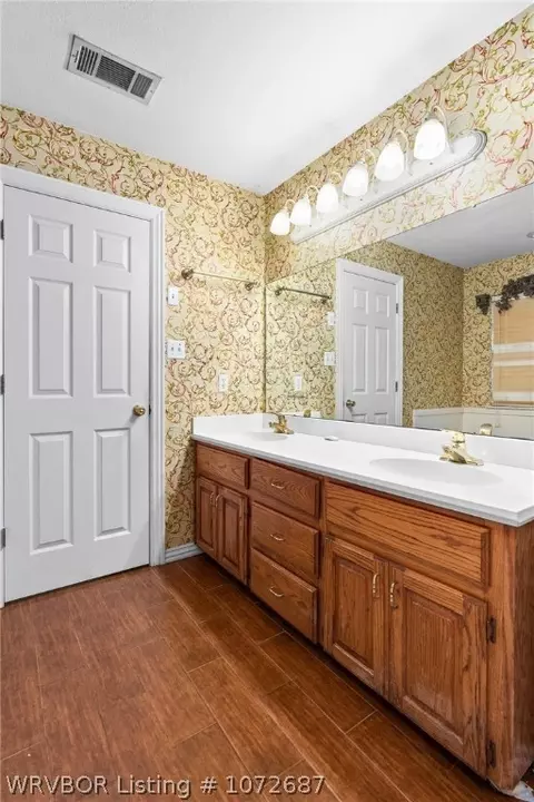 Bath - 1504 Rutgers Cir, Fort Smith, AR 72908 photo 1 of 1