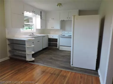 Kitchen - 3012 S 18th St, Fort Smith, AR 72901 photo 5 of 5