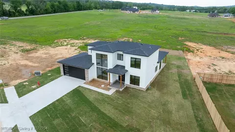 201 Summerville Dr, Greenwood, AR 72936