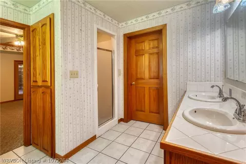 Bath - 12601 Parnell Ln, Fort Smith, AR 72916 photo 2 of 4