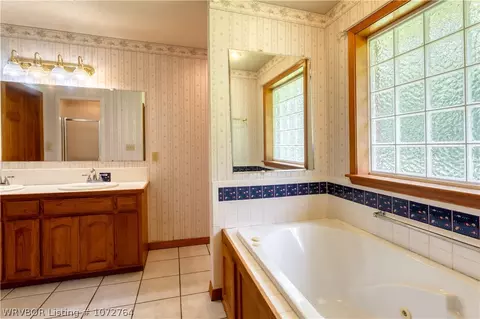 Bath - 12601 Parnell Ln, Fort Smith, AR 72916 photo 4 of 4