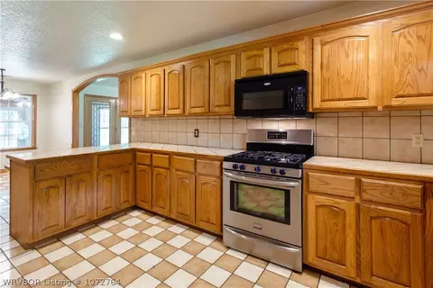 Kitchen - 12601 Parnell Ln, Fort Smith, AR 72916 photo 4 of 4