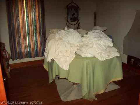 Bedroom - 607 School St, Ozark, AR 72949 photo 2 of 4