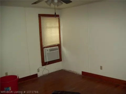 Bedroom - 607 School St, Ozark, AR 72949 photo 4 of 4