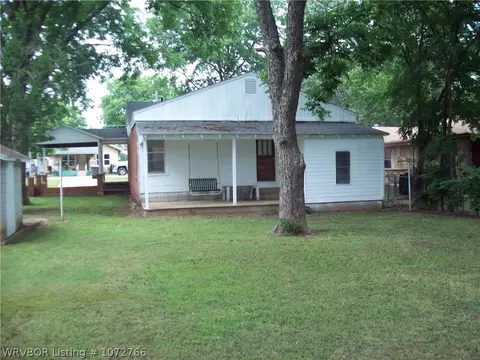 Exterior - 607 School St, Ozark, AR 72949 photo 2 of 3