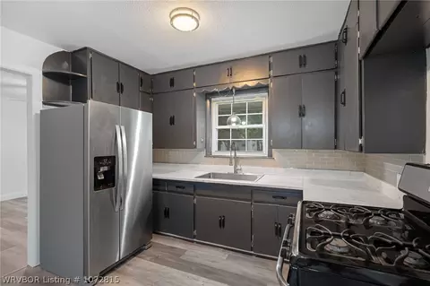 Kitchen - 531 N 35th St, Fort Smith, AR 72903 photo 2 of 3