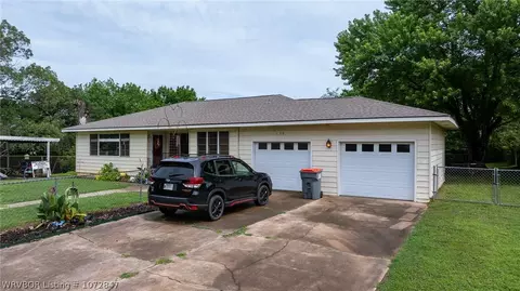130 W Ithaca St, Greenwood, AR 72936