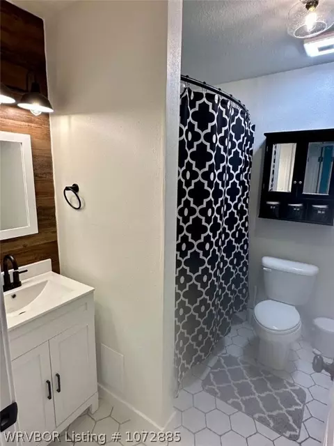 Bath - 300 Miller St, Altus, AR 72821 photo 4 of 4