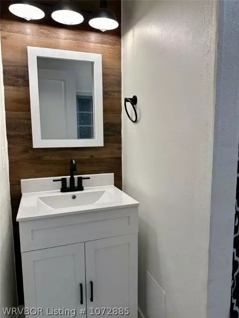 Bath - 300 Miller St, Altus, AR 72821 photo 1 of 4