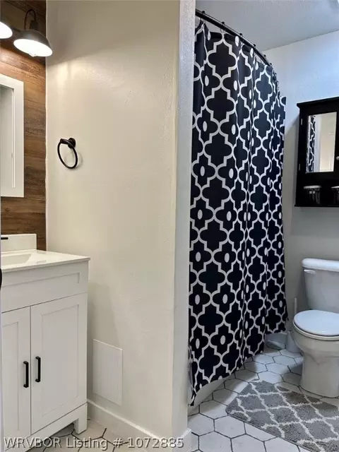 Bath - 300 Miller St, Altus, AR 72821 photo 3 of 4