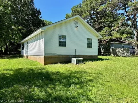 Exterior - 300 Miller St, Altus, AR 72821 photo 5 of 6