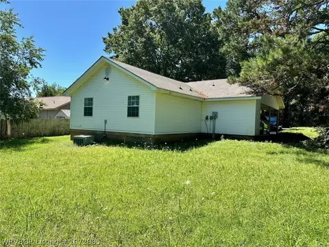 Exterior - 300 Miller St, Altus, AR 72821 photo 4 of 6