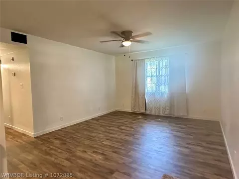 Living - 300 Miller St, Altus, AR 72821 photo 2 of 6
