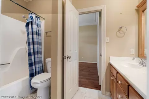 Bath - 5808 Cedar Break Dr, Fort Smith, AR 72916 photo 2 of 5