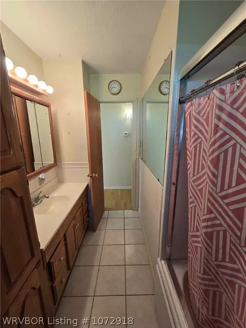 Bath - 7918 Colony Ln, Fort Smith, AR 72908 photo 2 of 2