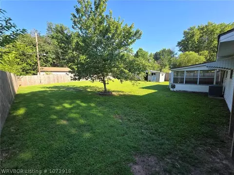Exterior - 7918 Colony Ln, Fort Smith, AR 72908 photo 6 of 10
