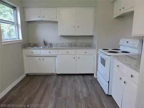 Kitchen - 3605 Northview Dr, Fort Smith, AR 72904 photo 1 of 3