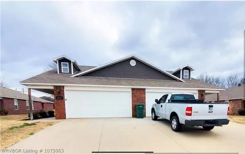 226 N 228 N Marietta Way, Farmington, AR 72730