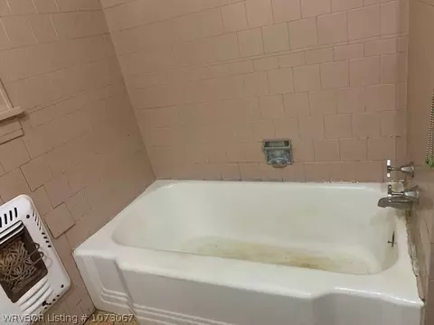 Bath - 1114 39th St, Fort Smith, AR 72904 photo 1 of 2