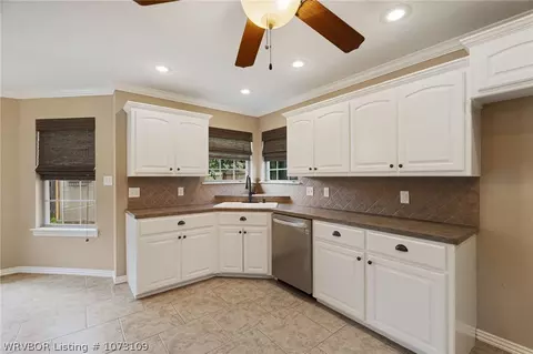 8815 S Southridge Dr, Fort Smith, AR 72908 photo 11