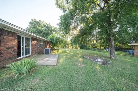 Exterior - 302 Roberts Loop, Roland, OK 74954 photo 2 of 5